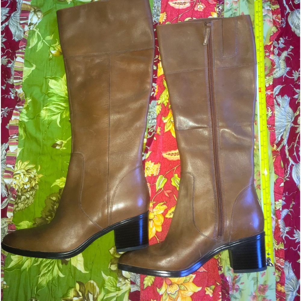 Naturalizer Boots Sz. 6 Ladies